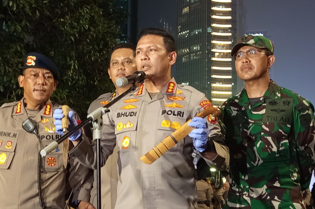 Polisi Tangkap 2 Orang Bawa Pisau dan Golok ke Demo BEM UI, Motif Didalami