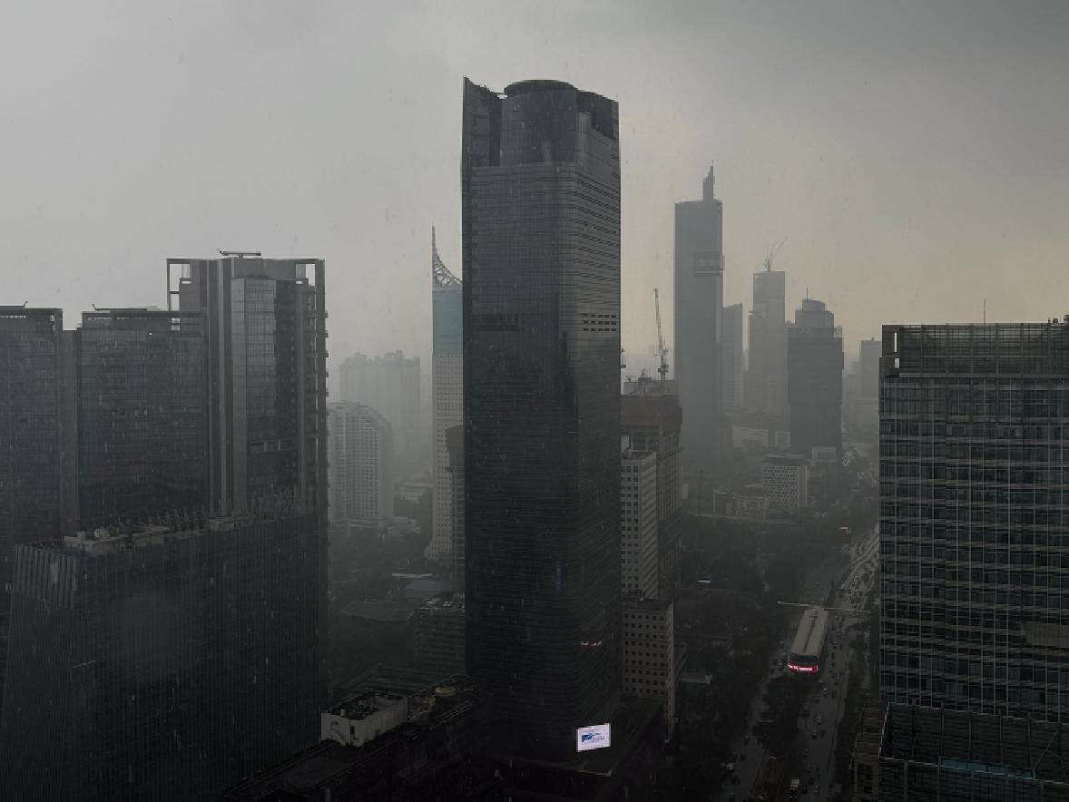 Jakarta Tiba-Tiba Hujan Deras Siang Ini, Netizen Heboh!