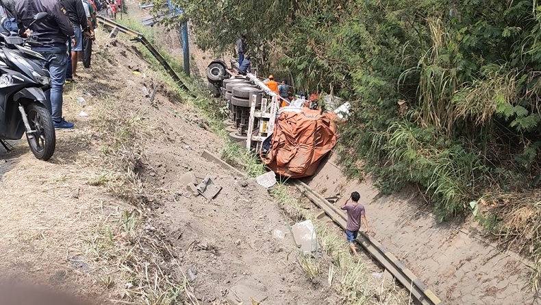 Truk Trailer Jatuh ke Jurang 15 Meter di Boyolali, Sopir Tewas Terjepit