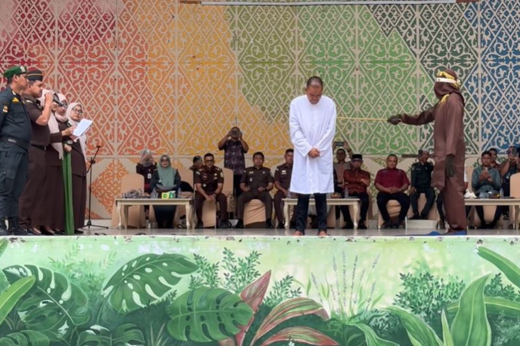 11 Pelanggar Syariat Islam Dihukum Cambuk, Salah Satunya Ajudan Ketua DPR Aceh
