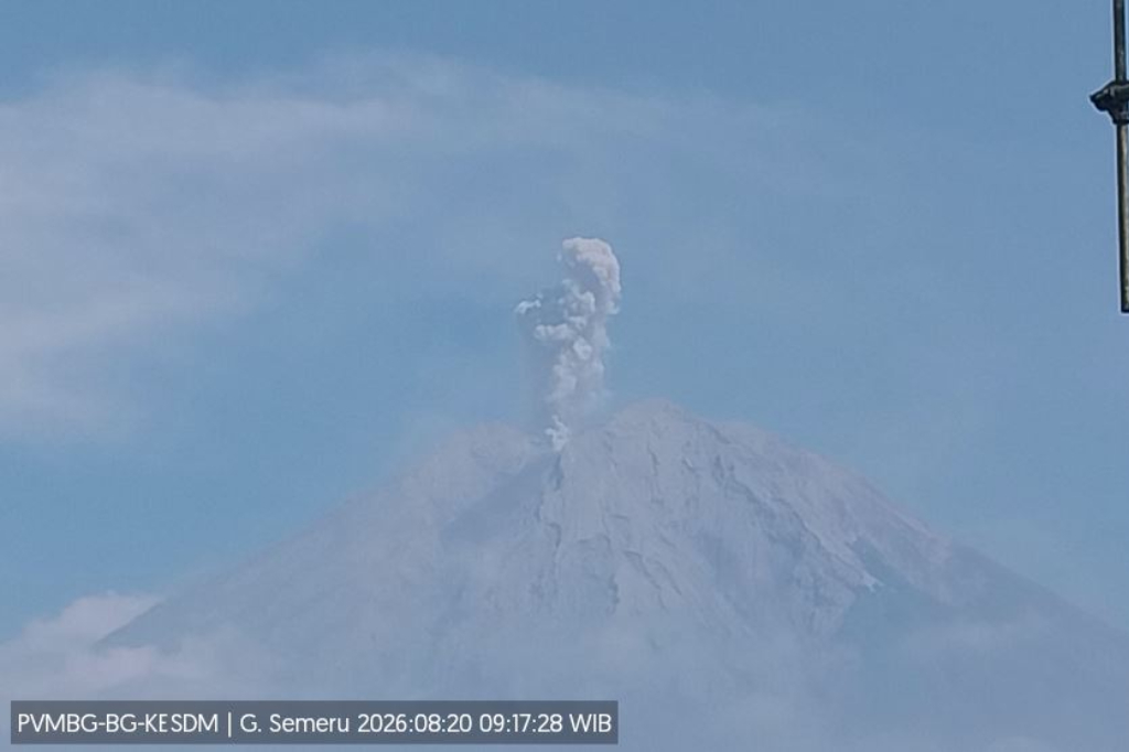Gunung Semeru Meletus Hari Ini, Muntahkan Kolom Abu Setinggi 1,1 Km ke Langit