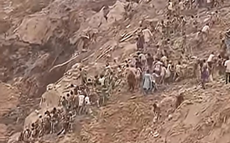  Horor! Detik-Detik Tanah Longsor di Tambang Emas, Timbun Ratusan Orang Sekaligus