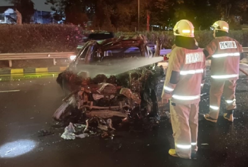 Kronologi Kecelakaan Maut di Tol Jagorawi: Jeep Mercedes Tabrak Truk hingga Terbakar