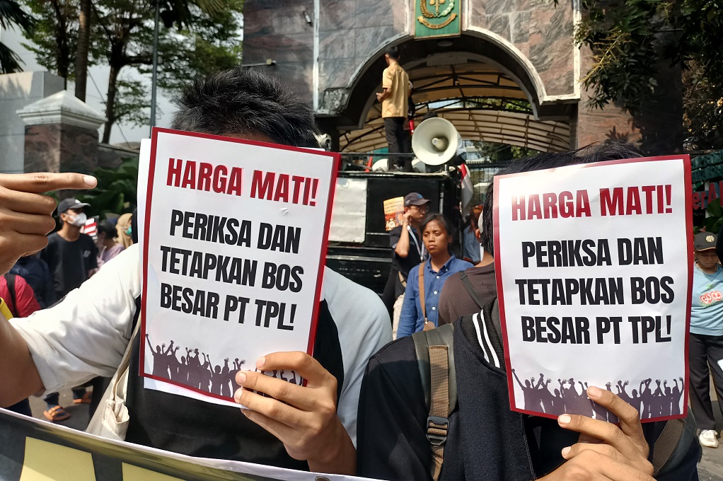Massa Geruduk Kejagung terkait Kasus Toba Pulp Lestari, Desak Sukanto Tanoto Diadili