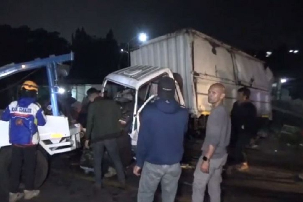 Kecelakaan Beruntun Truk Tabrak 4 Kendaraan di Jalur Puncak Cianjur, 4 Orang Tewas