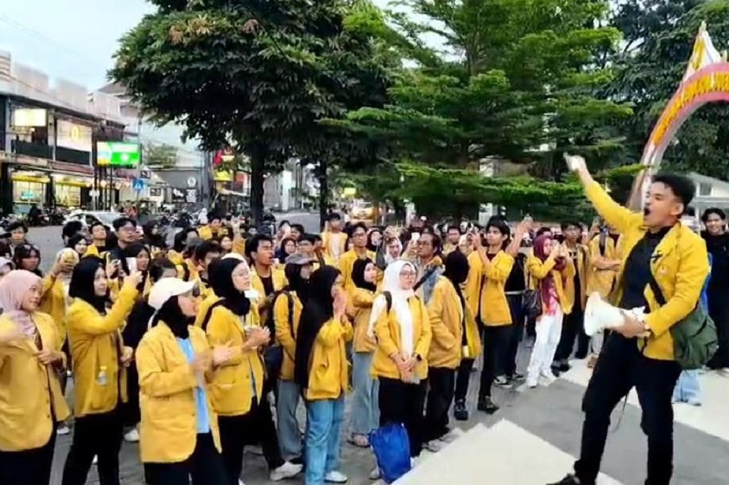 Mahasiswa Unsoed Gelar Aksi Duka usai Rektor Akhmad Sodiq Jadi Tersangka KPK