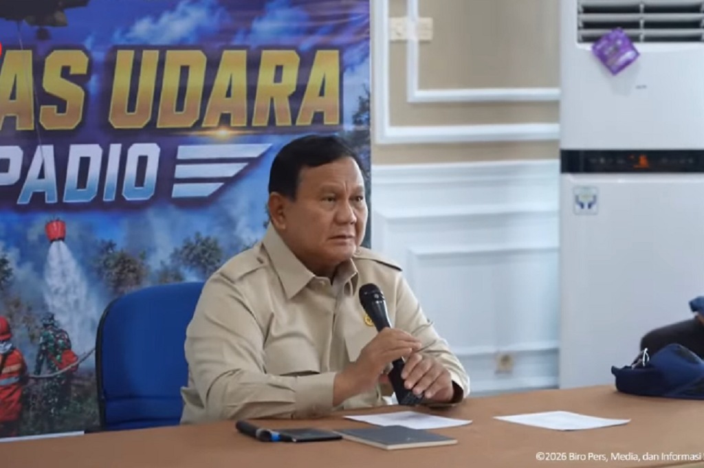 Prabowo Langsung Pimpin Rapat Karhutla usai Tiba di Kalbar, Minta Laporan Kondisi Terkini