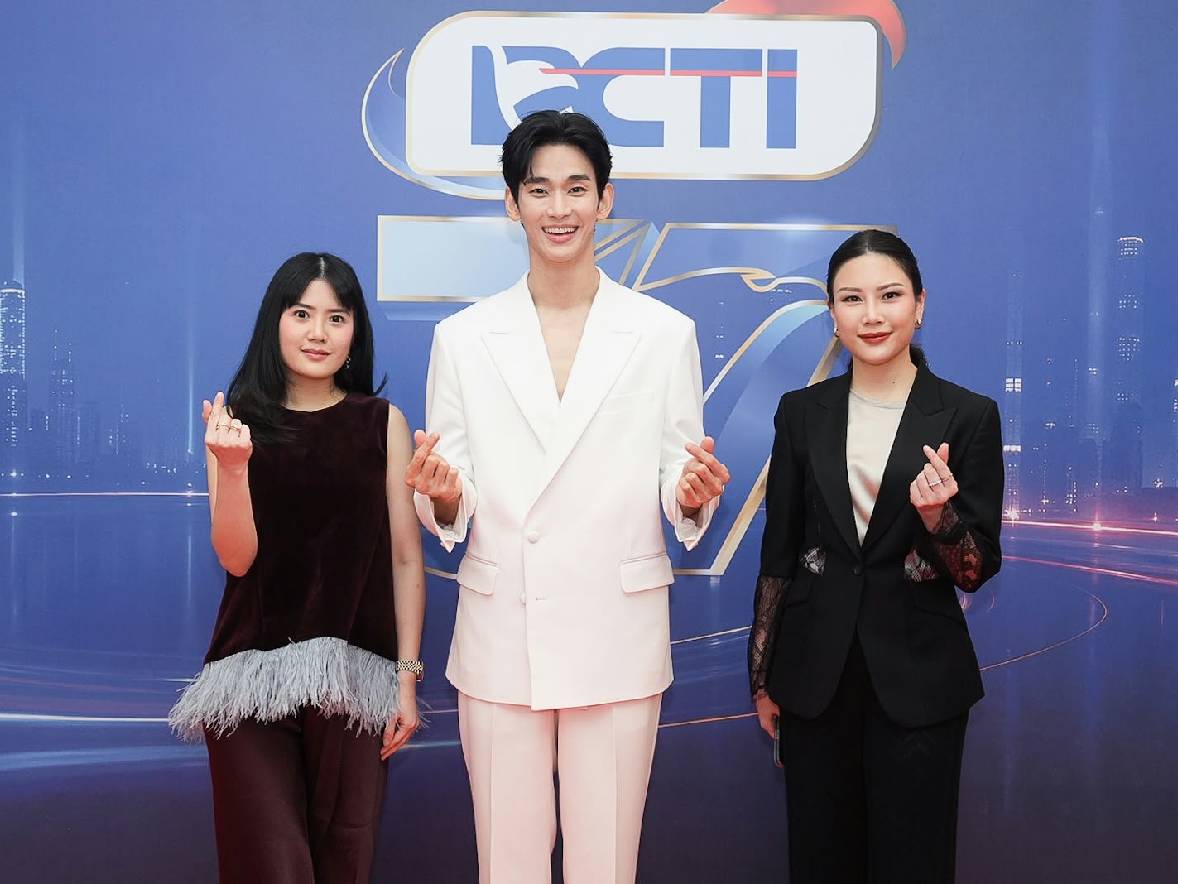 Angela Tanoesoedibjo dan Valencia Tanoesoedibjo Sambut Hangat Kim Soo Hyun di Mahakarya RCTI 37