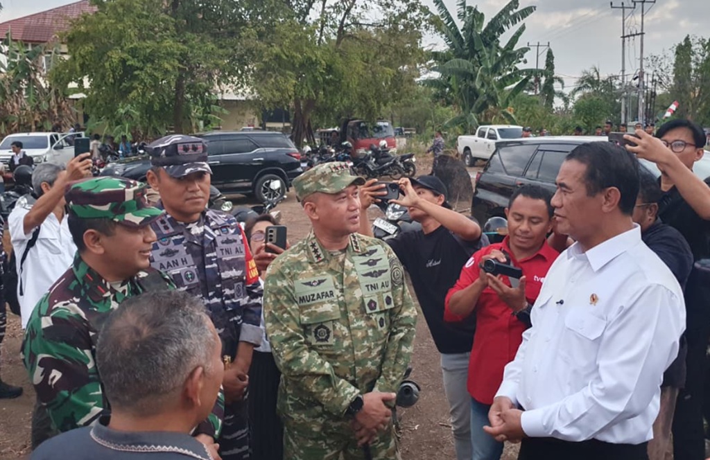 Tinjau Penanganan Gempa NTT, Pangkogabwilhan II Boyong Ribuan Paket Sembako ke Nagekeo