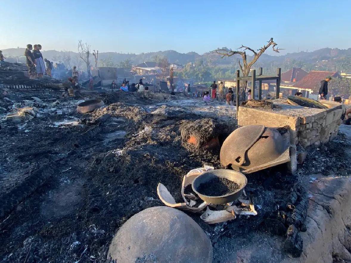 DPR Desak Penyebab Kebakaran Desa Adat Sade di Lombok Diusut Tuntas