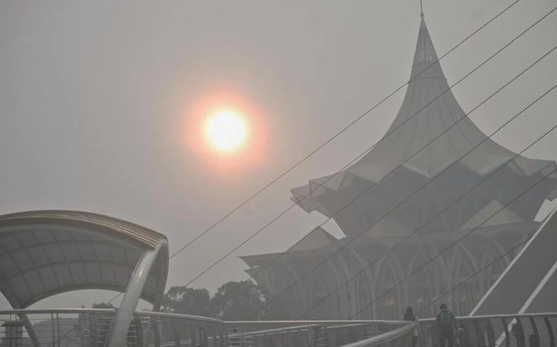 Dapat Kiriman Asap Kebakaran Hutan Kalimantan, Kasus Asma dan ISPA di Malaysia Melonjak
