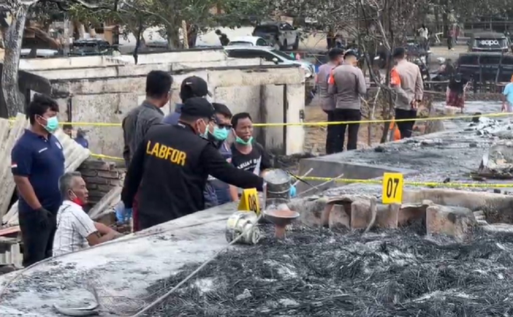 Kebakaran Kampung Adat Sade Lombok, Tim Labfor Polda Bali Olah TKP di Titik Api