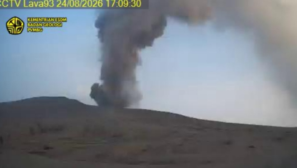 Gunung Anak Krakatau Erupsi Sore Ini, Semburkan Abu Vulkanik 400 Meter
