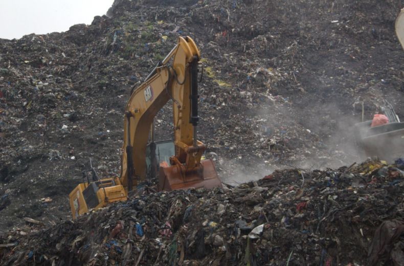 Gunung Sampah di TPA Runtuh Timpa Gubuk-Gubuk, 30 Orang Tewas