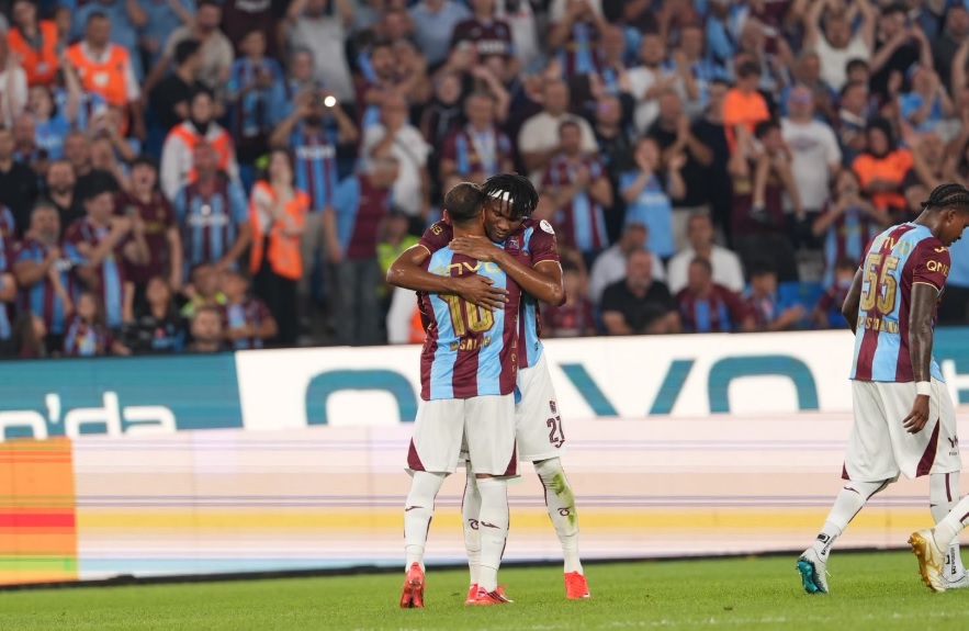 Mo Salah Nyaris Cetak Hattrick Gila di Trabzonspor, Gol 50 Meter Jadi Kontroversi