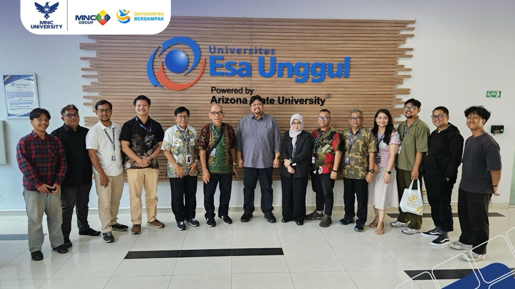Rektor MNC University Jadi Penguji Tamu Sidang Skripsi DKV Universitas Esa Unggul, Perkuat Kerja Sama
