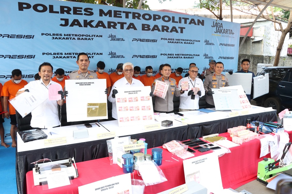 Polres Jakbar Bongkar Sindikat Uang Palsu Rp1,5 Miliar, Tangkap 11 Orang