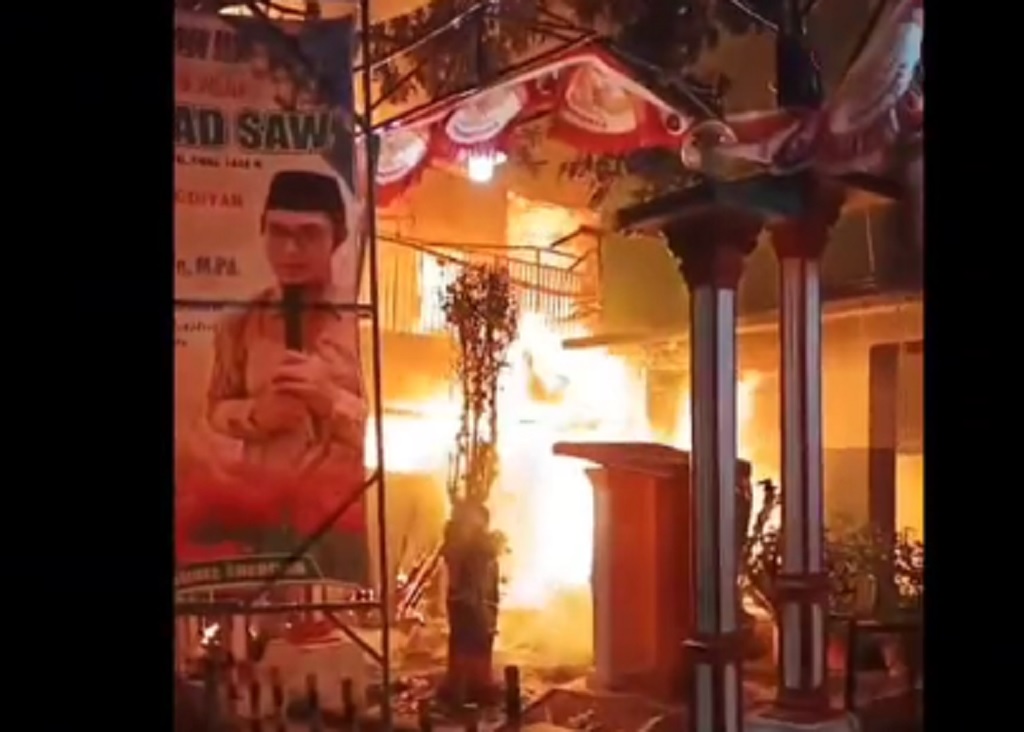 Kebakaran Hanguskan 4 Rumah di Wonokromo Surabaya, 14 Damkar Dikerahkan