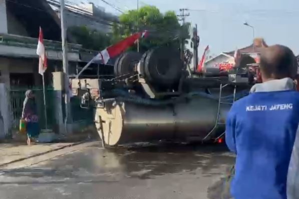 Kecelakaan di Grobogan, Truk Tangki Damkar Terbalik saat Melaju ke TKP Kebakaran