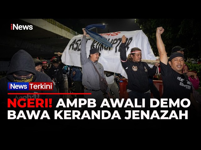 Simbol Perlawanan, Massa AMPB Bawa Keranda Jenazah di Demo 27 Agustus