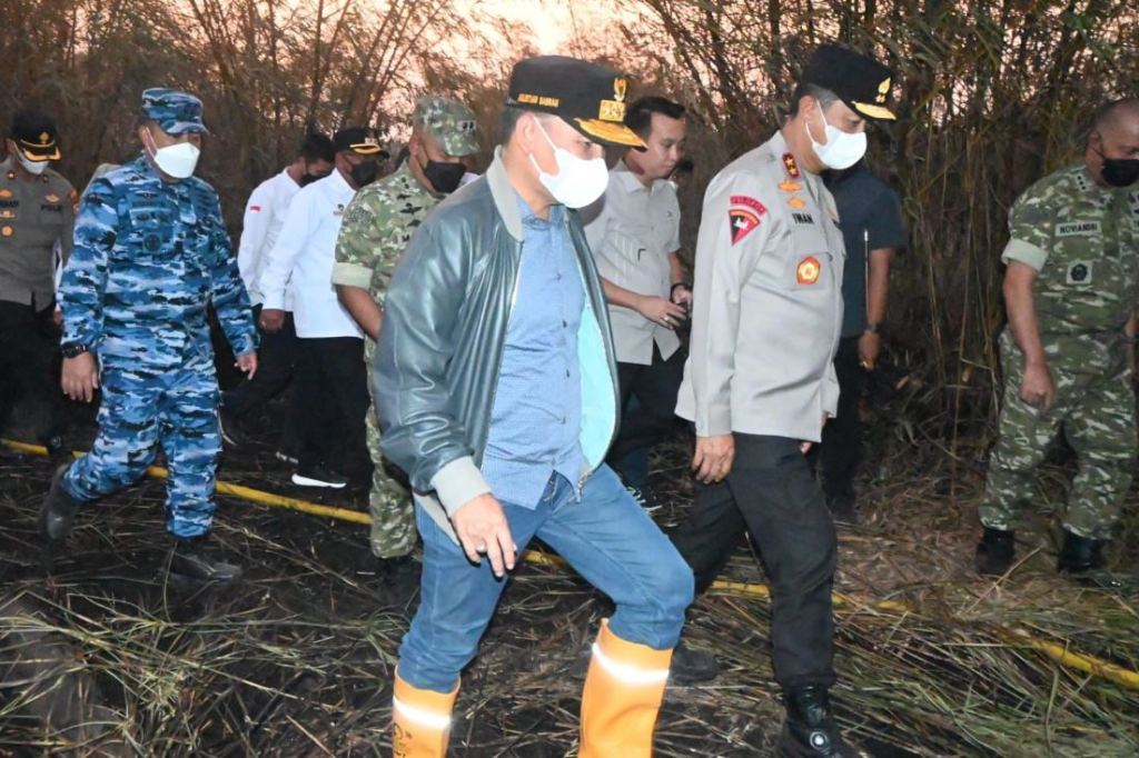 Gubernur Kalteng Soroti Sulitnya Akses dan Minim Sumber Air dalam Penanganan Karhutla Kobar