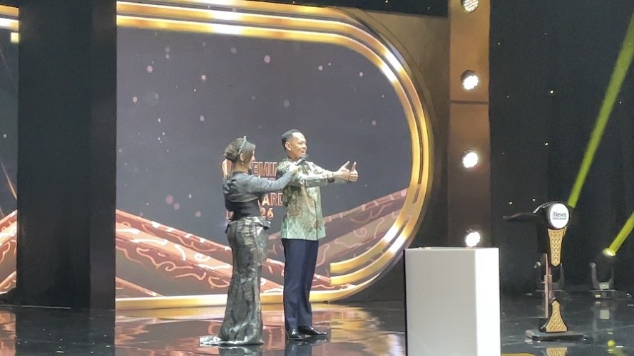 Momen Kepala Bappisus Ajak Penonton Pemimpin Daerah Awards 2026 Peragakan Gerakan Nasional Jempol Baik