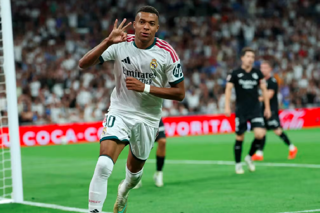Real Madrid Hajar Sociedad 4-1, Mbappe Hattrick saat Mourinho Kembali ke Bernabeu
