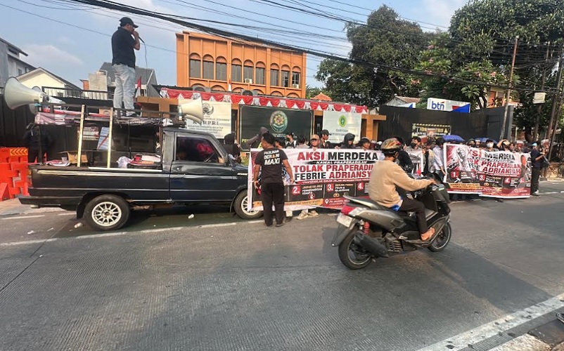 Mahasiswa Gelar Demo di PN Jaksel Jelang Sidang Putusan Praperadilan Febrie Adriansyah