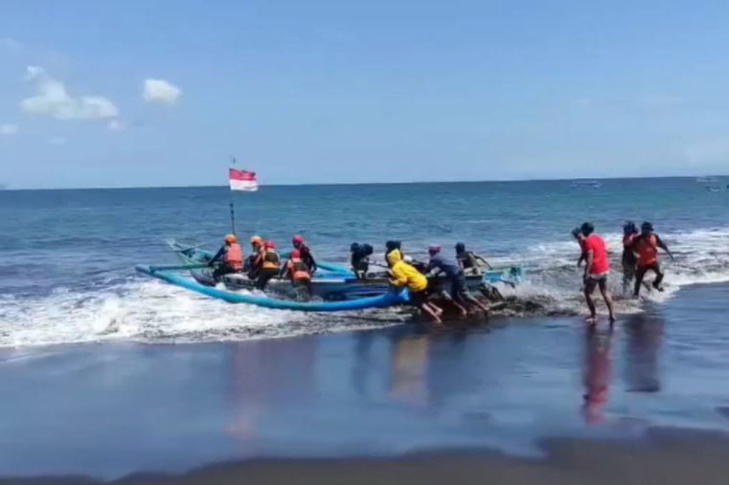 7 Hari Dicari Tak Kunjung Ditemukan, Operasi SAR 2 Nelayan Hilang di Jember Dihentikan