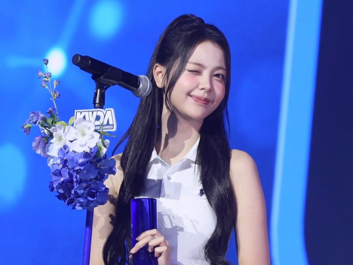 Carmen Hearts2Hearts Jadi Wanita Asia Tenggara Pertama Menang Female Solo Popularity Award
