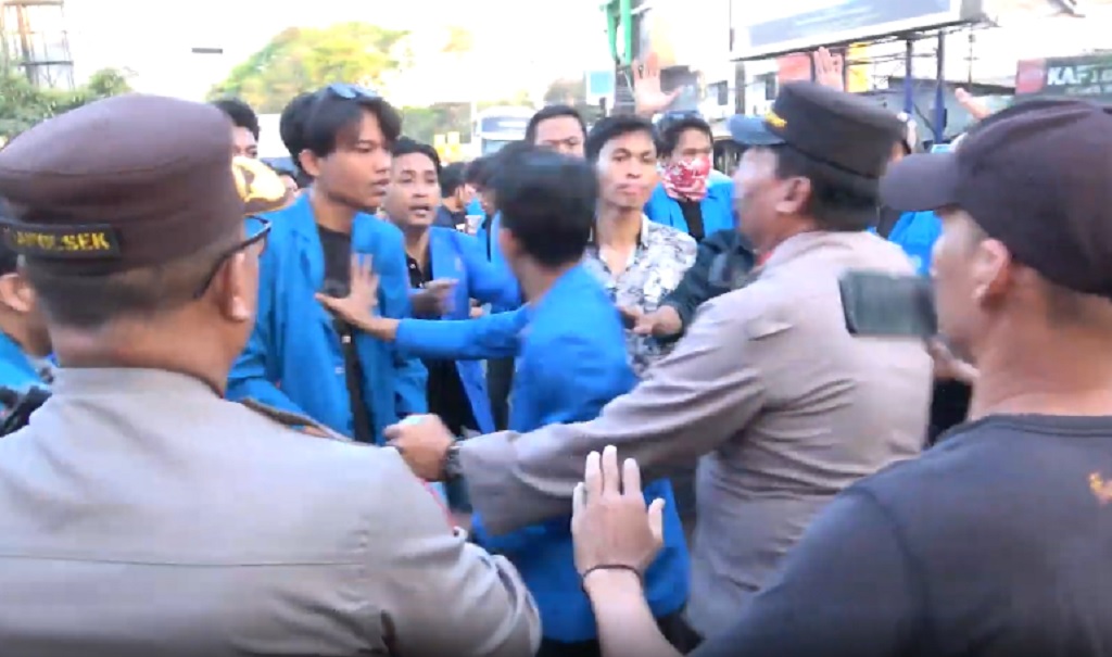 Demo Mahasiswa Desak Pengesahan UU Perampasan Aset di Makassar Ricuh