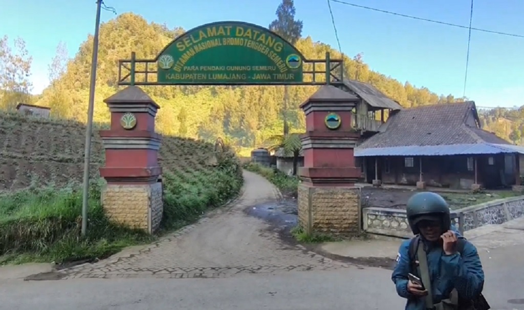 Kebakaran Hutan Gunung Semeru Meluas, TNBTS Tutup Total Seluruh Jalur Pendakian