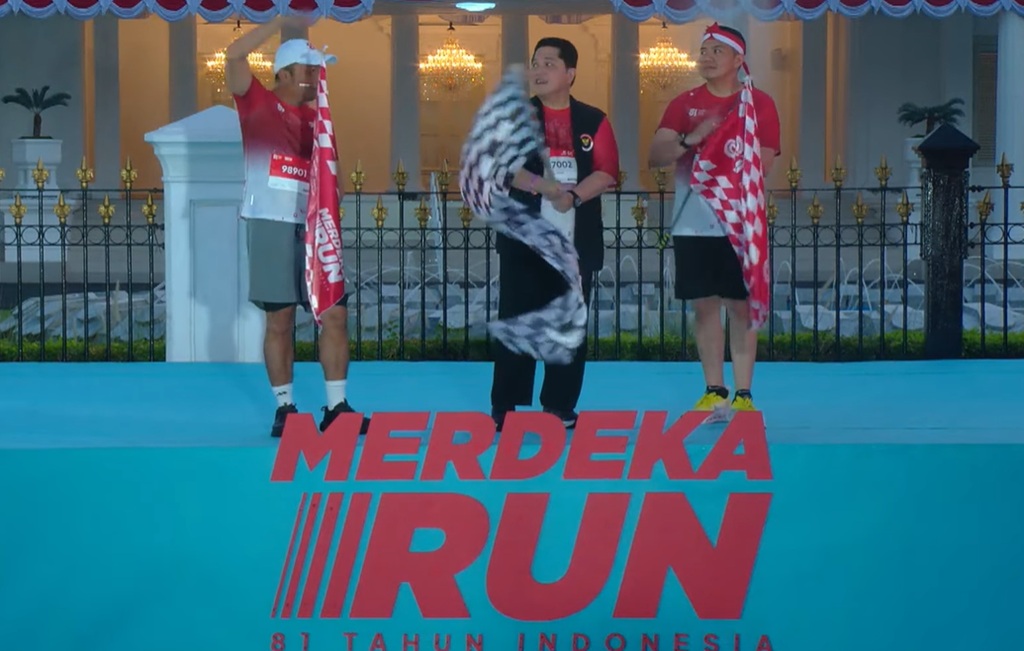 Mensesneg hingga Seskab Buka Merdeka Run di Istana, Diiringi Pengibaran Bendera Merah Putih