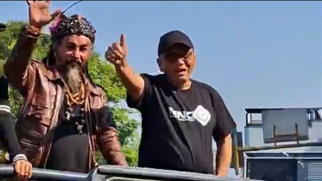 Seru Banget! Limbad Ikut Pawai Artis di Road To Kilau Raya MNCTV HUT Pati ke-703