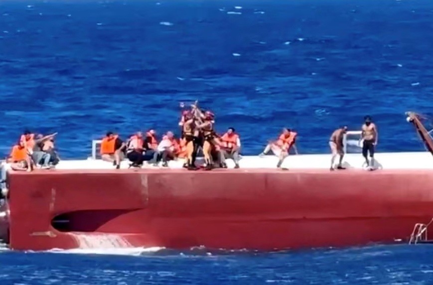 Kapal Feri Bawa 270 Orang Terbalik di Laut Siprus, 8 Orang Tewas 22 Hilang  