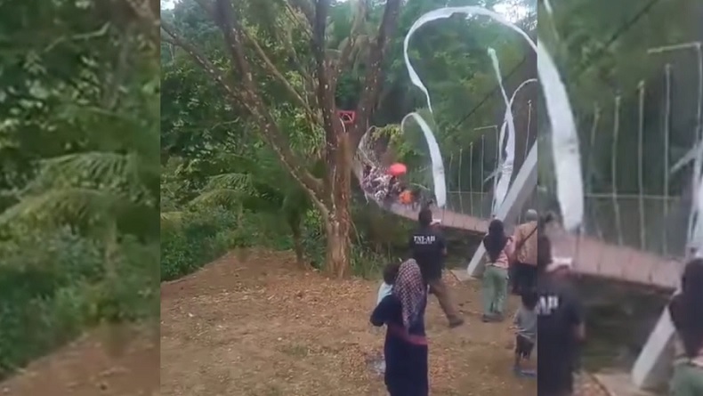 Detik-Detik Jembatan Pangandaran Ambruk Saat Bupati dan Rombongan Melintas Terekam Kamera