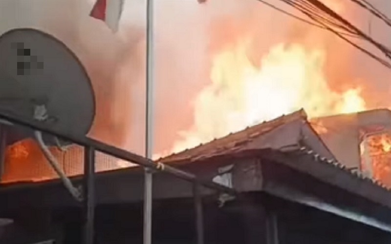 Kebakaran Hanguskan 114 Rumah di Gambir Jakpus, 880 Warga Terdampak