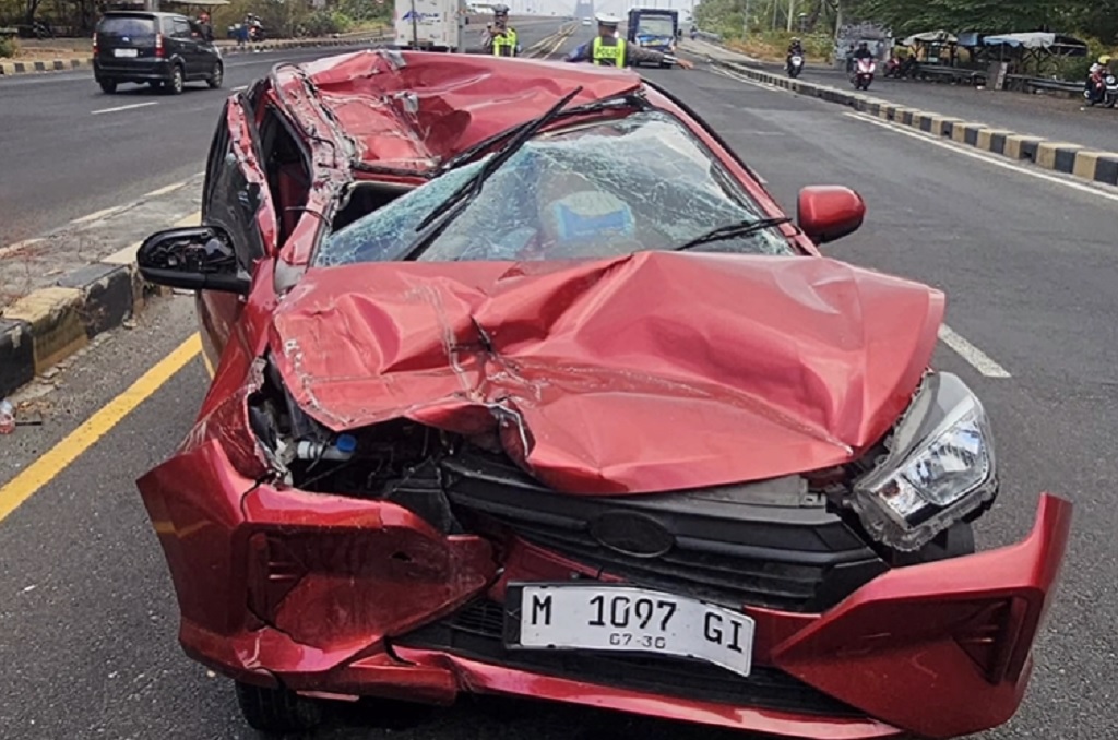 Kecelakaan Maut di Bangkalan, Sedan Tabrak Truk Mogok 1 Tewas 3 Luka-Luka