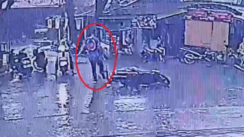 Viral! Pria di Bandung Bawa Benda Mirip Pistol dan Tendang Pemotor Perempuan yang Terjatuh