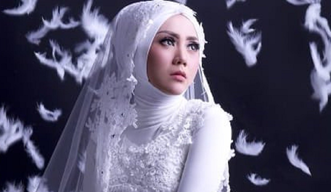Aida Saskia Pensiun dari Dunia Malam usai Selamat dari Kanker Stadium 3, Mantap Berhijab