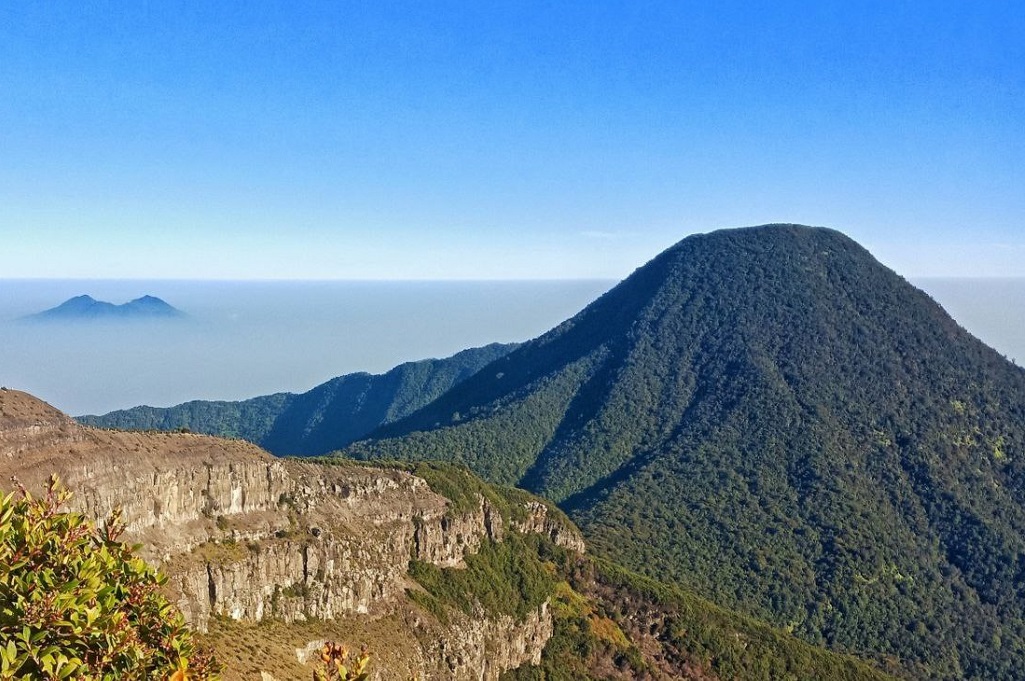 Pendakian Gunung Gede Pangrango Ditutup Lagi, Risiko karhutla Masih Tinggi