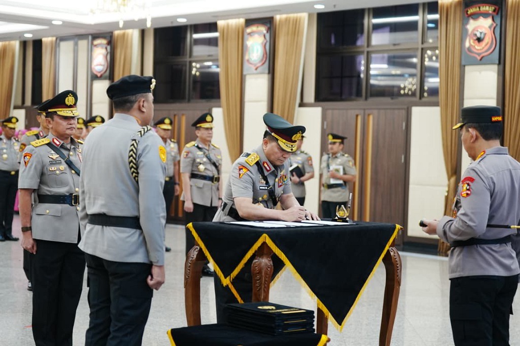 Kapolri Pimpin Sertijab, Irjen Roycke Langie Jabat Astamaops Gantikan Komjen Fadil Imran
