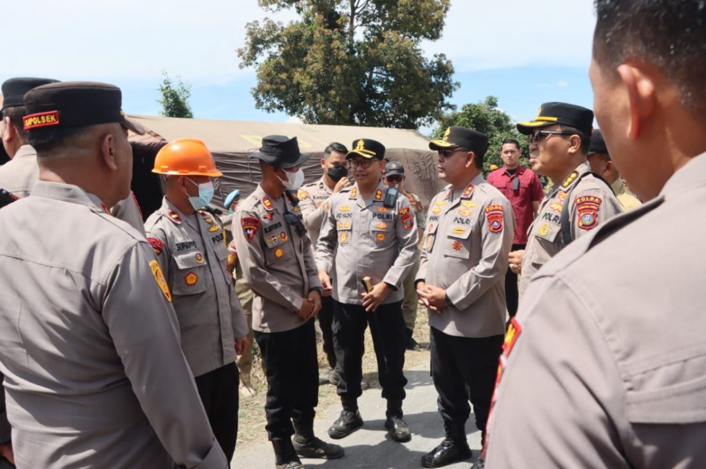 Gunung Sinabung Erupsi, Polda Sumut Kerahkan 176 Personel Bantu Warga Terdampak