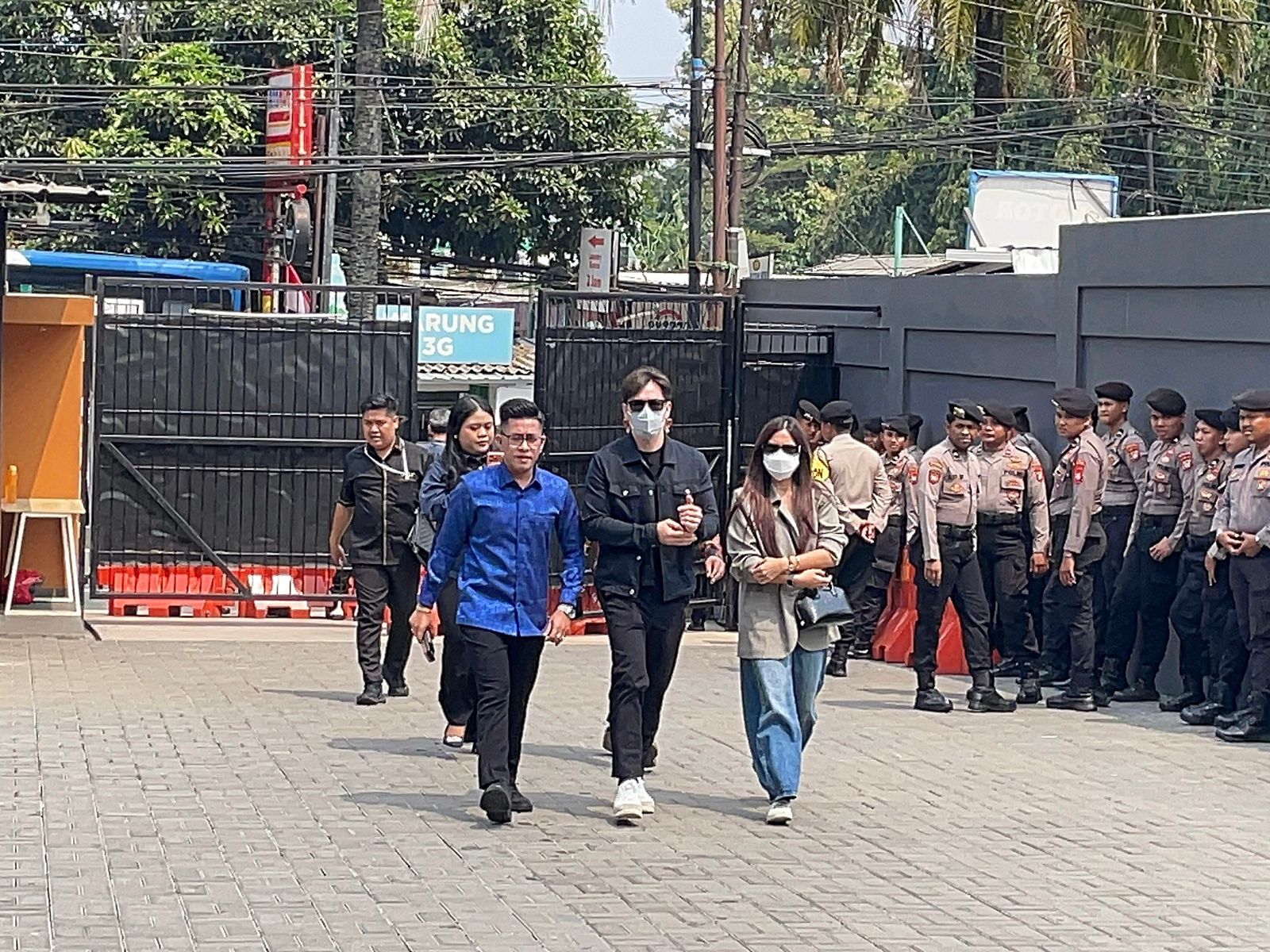 Geger! Audi Marissa dan Anthony Xie Gandengan Tangan di Sidang Cerai Perdana