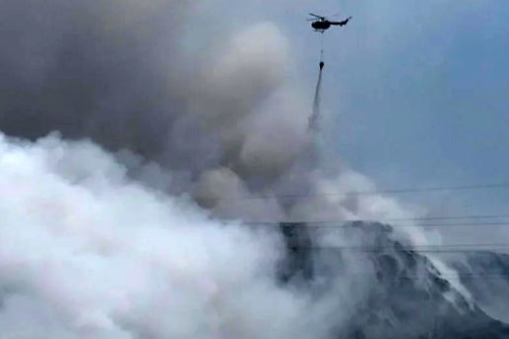 Kebakaran TPA Putri Cempo Solo, Helikopter 26 Kali Bolak-bolak Guyurkan 234.000 Liter Air