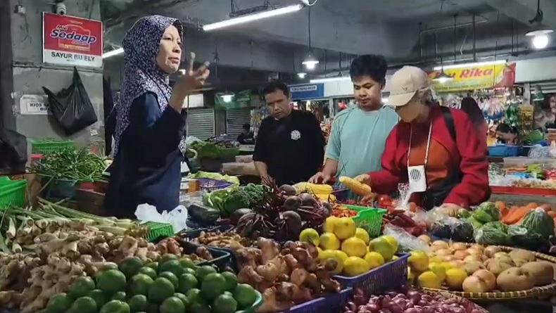 Pedagang di Pasar Kosambi Bandung Ungkap Pemicu Harga Bahan Pokok Naik