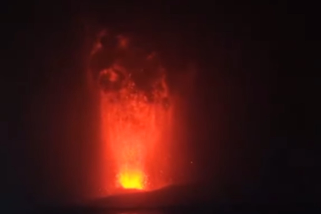 Erupsi Gunung Anak Krakatau Picu Dentuman, BNPB Minta Masyarakat Tak Panik