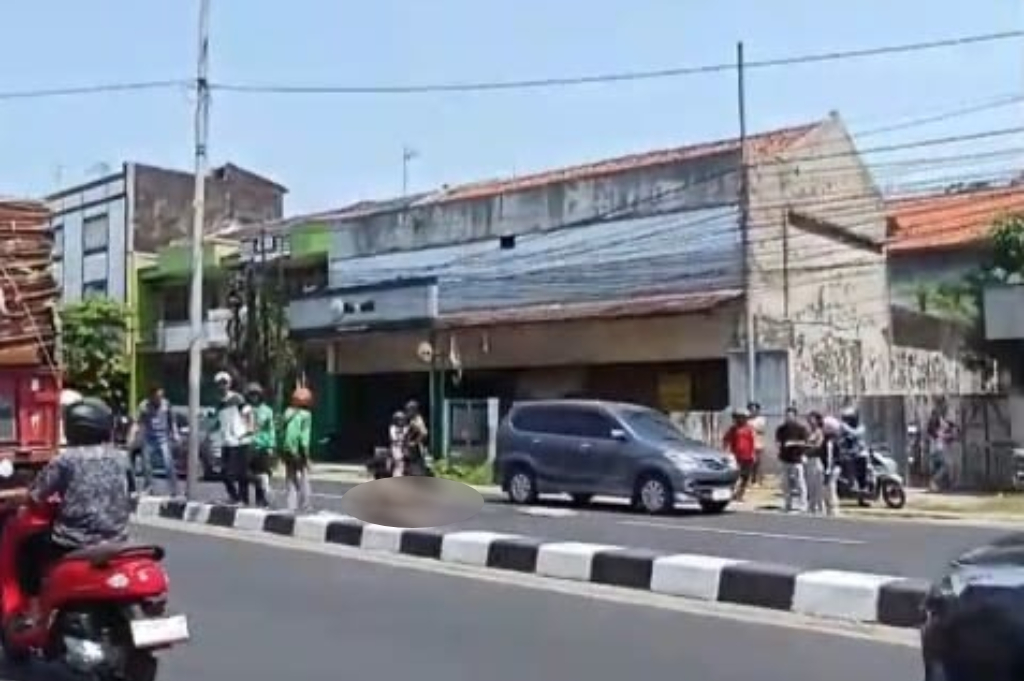 Kecelakaan di Karawang, 2 Pelajar SMP Boncengan Motor Tewas Tabrak Trotoar