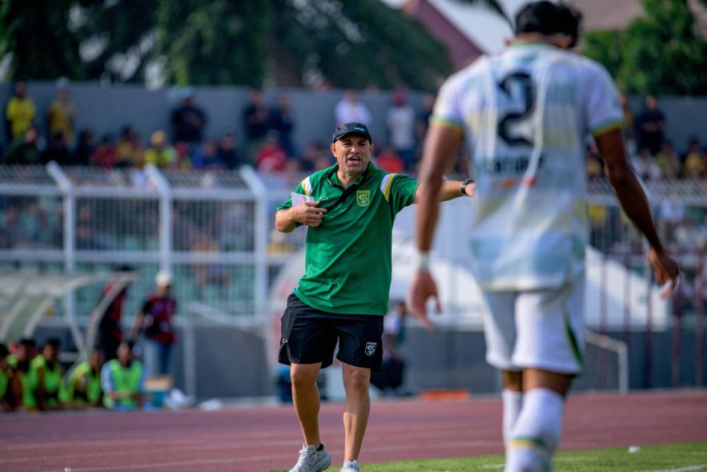 Persebaya Unggul Duluan tapi Gagal Menang, Bernardo Tavares Bongkar Masalah Green Force di Laga Perdana