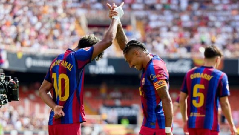 Barcelona Pesta 5 Gol di Markas Valencia, Hansi Flick Sebut Performa Timnya Belum Sempurna